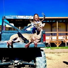 FATHER-DAUGHTER-DEER-HUNT